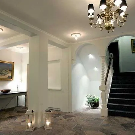 מלון Strandhotellet 3*